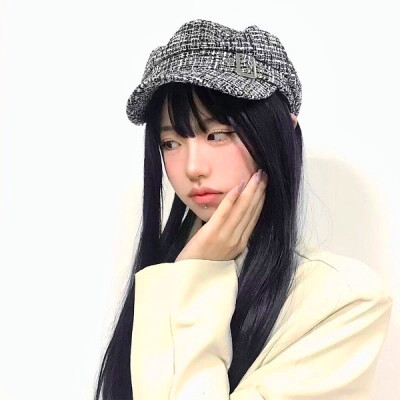 白底简约高级头像女生高清图片