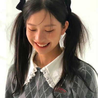 白底简约高级头像女生高清图片