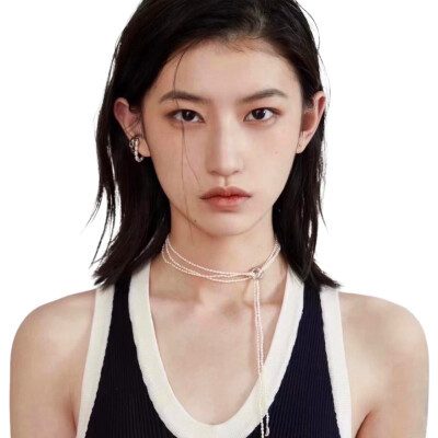 白底简约高级头像女生高清图片