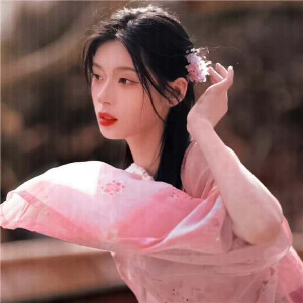 冷清粉色系古风女生头像图片