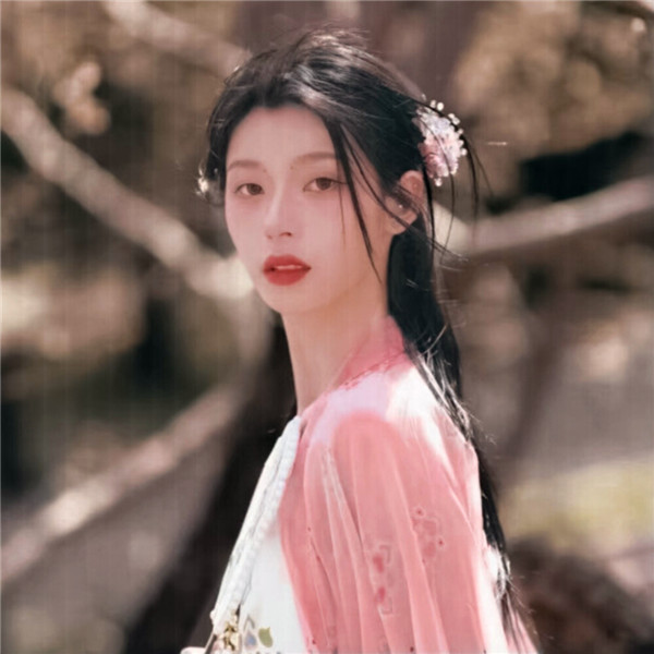 冷清粉色系古风女生头像图片