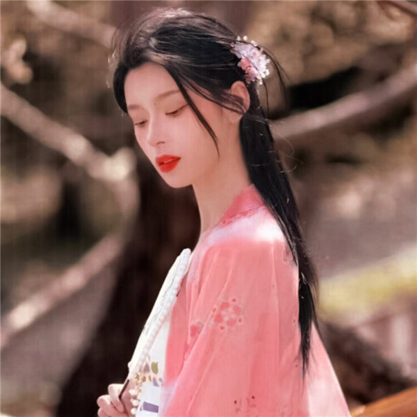 冷清粉色系古风女生头像图片