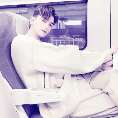 2025年高级情侣头像一人一张