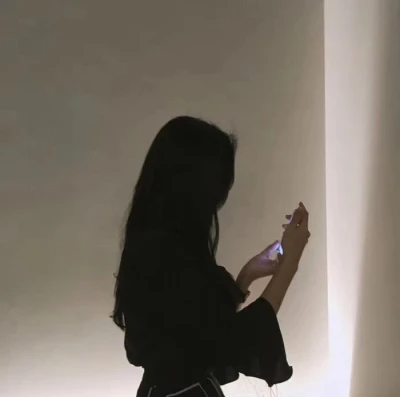 2025年最火的背影情侣头像一男一女