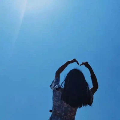 2025年最火的背影情侣头像一男一女