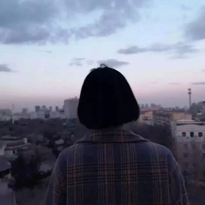 2025年最火的背影情侣头像一男一女