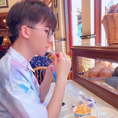 图片头像情侣一人一张真人好看