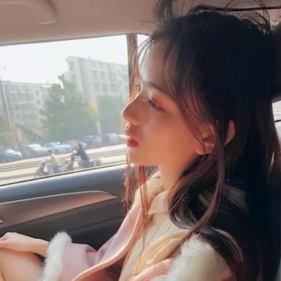 图片头像情侣一人一张真人好看