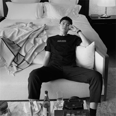 黑白情侣头像一男一女一左一右