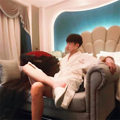 情侣头像情侣专用一男一女真人图片
