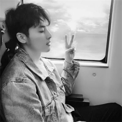 黑白情侣头像高清一男一女