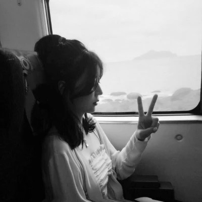 黑白情侣头像高清一男一女