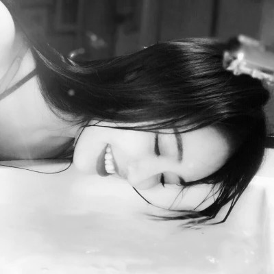 黑白情侣头像高清一男一女