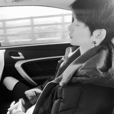 帅气情侣头像一男一女黑白