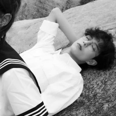 帅气情侣头像一男一女黑白