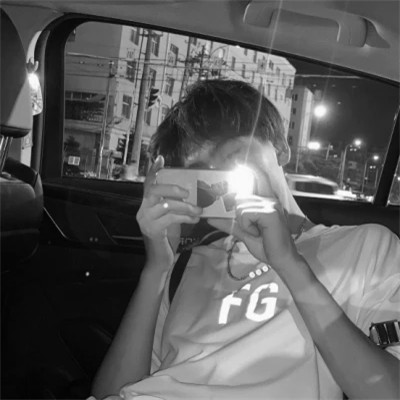 黑白一人一张高清情头
