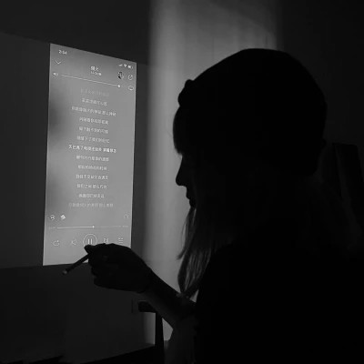 黑白一人一张高清情头