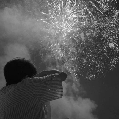 黑白一人一张高清情头