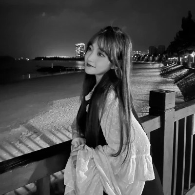 黑白一人一张高清情头