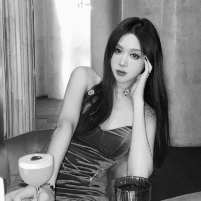 黑白一人一张高清情头