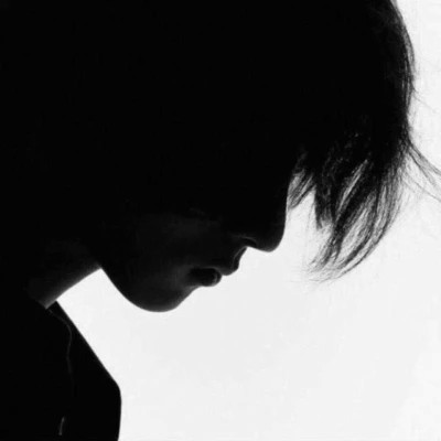 黑白一人一张高清情头