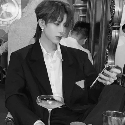 黑白一人一张高清情头