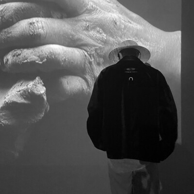 黑白一人一张高清情头