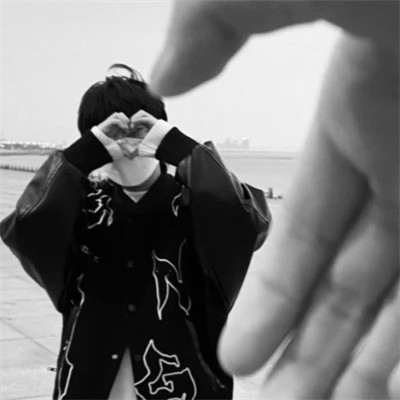 黑白一人一张高清情头