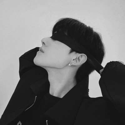 黑白一人一张高清情头