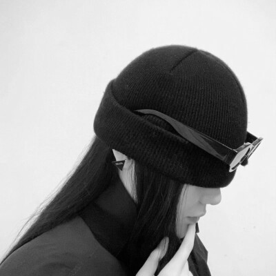 黑白一人一张高清情头