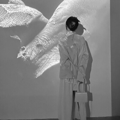 黑白一人一张高清情头