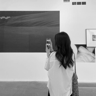 黑白一人一张高清情头