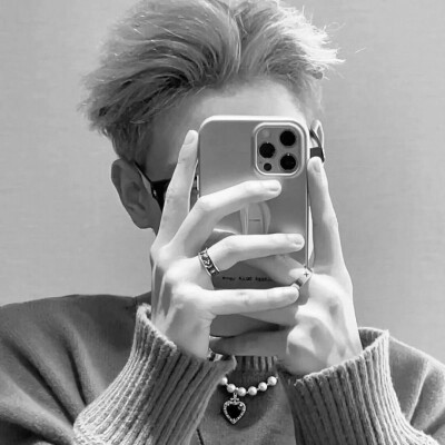 黑白一人一张高清情头