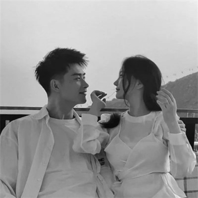 QQ2025年双人黑白情侣头像图片