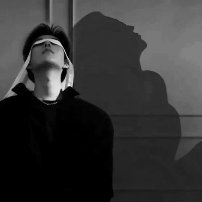 一男一女真人情侣头像黑白