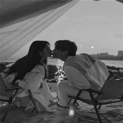 一男一女真人情侣头像黑白