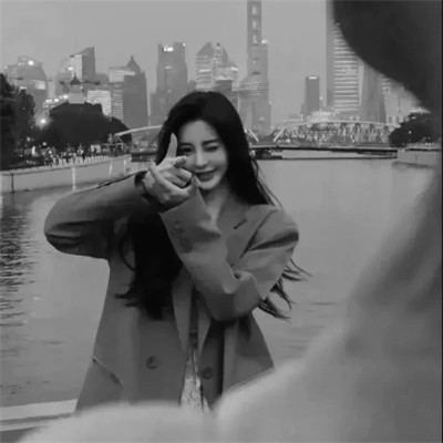 一男一女真人情侣头像黑白