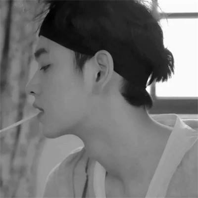 一男一女真人情侣头像黑白