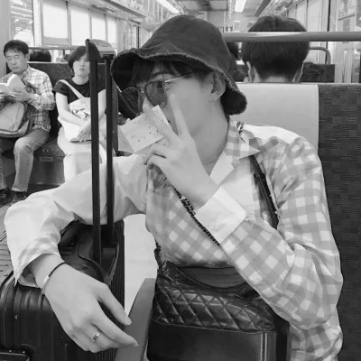 一男一女真人情侣头像黑白