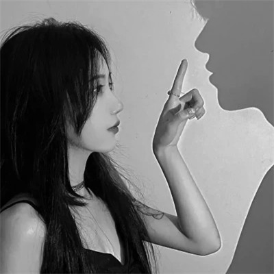 单人黑白小众真人情侣头像