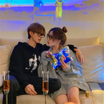 超甜的好看不易撞双人情侣头像