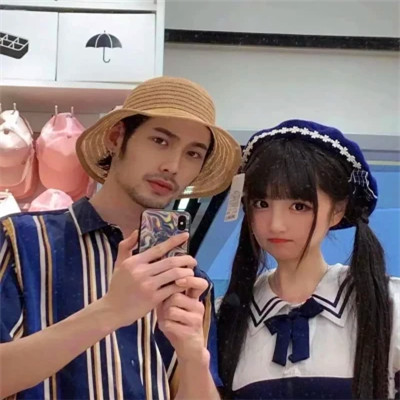 超甜的好看不易撞双人情侣头像