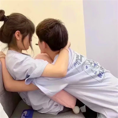 超甜的好看不易撞双人情侣头像