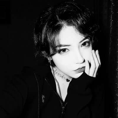 头像情侣霸气黑白一男一女