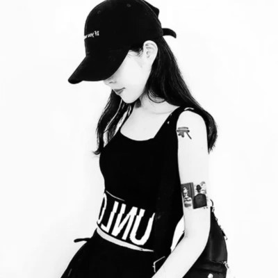 头像情侣霸气黑白一男一女