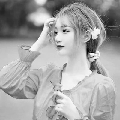 高质量一男一女纯黑白情侣头像图片