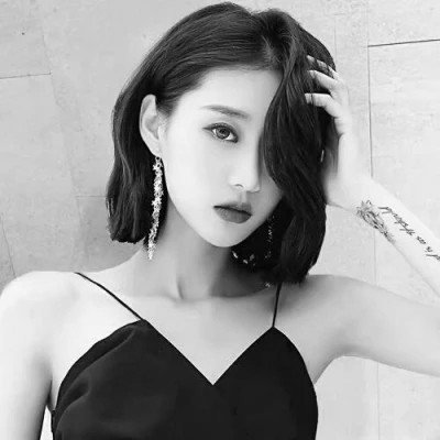 高质量一男一女纯黑白情侣头像图片