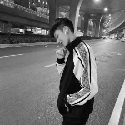 高质量一男一女纯黑白情侣头像图片