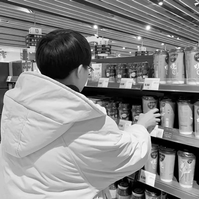高质量一男一女纯黑白情侣头像图片