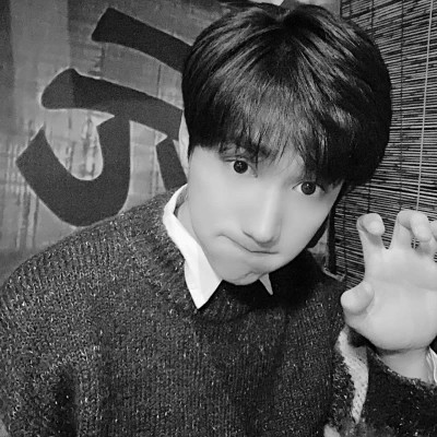 高质量一男一女纯黑白情侣头像图片